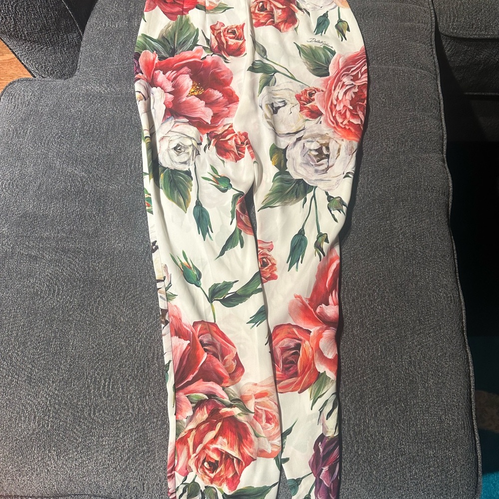 Dolce & Gabbana Cream Floral Cropped Pants with Black Waistband - Picture 2 of 11